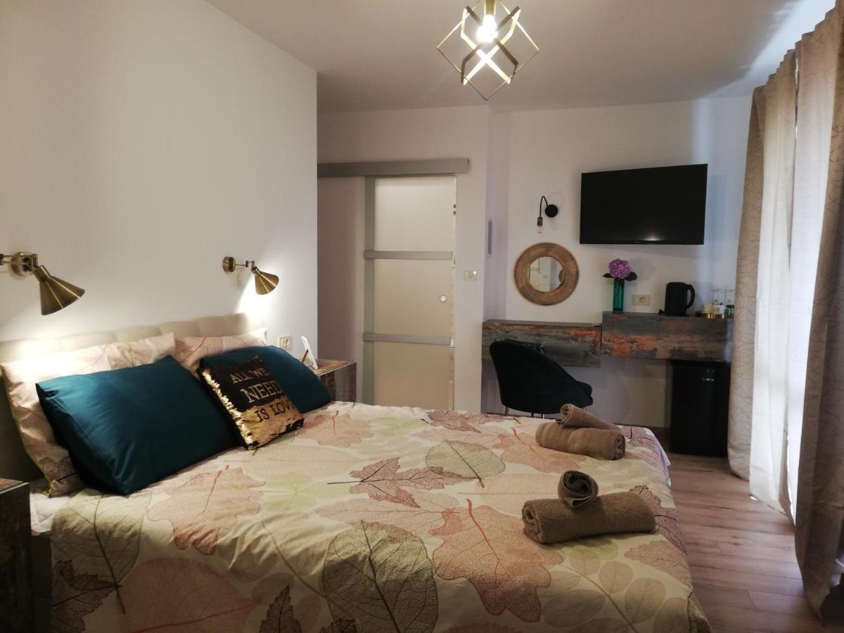 Riviera Rooms And Apartments Palit ภายนอก รูปภาพ