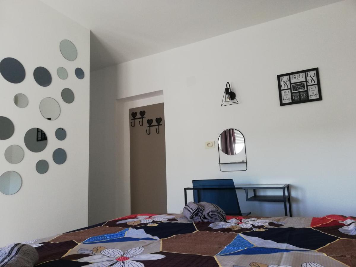 Riviera Rooms And Apartments Palit ภายนอก รูปภาพ