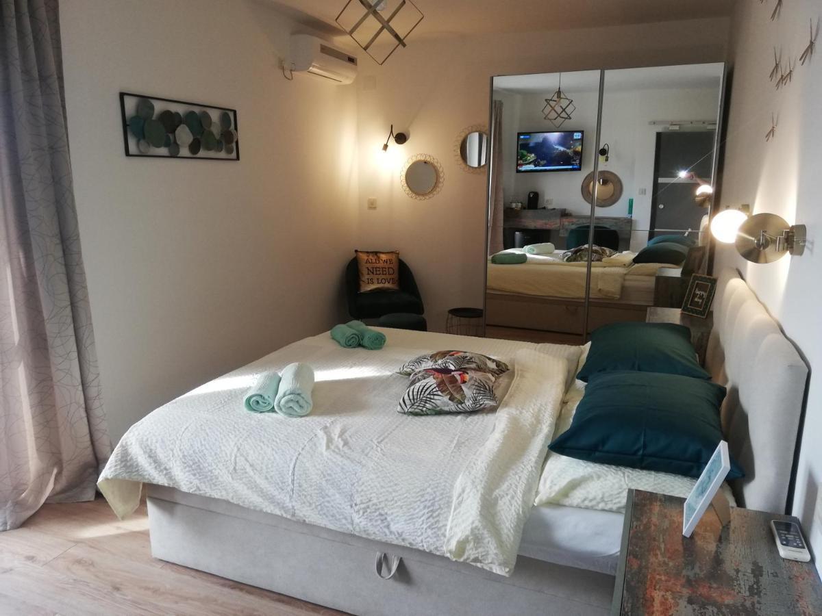 Riviera Rooms And Apartments Palit ภายนอก รูปภาพ