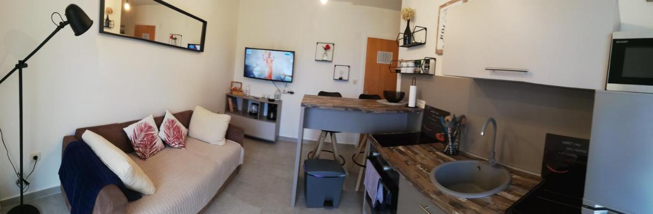 Riviera Rooms And Apartments Palit ภายนอก รูปภาพ