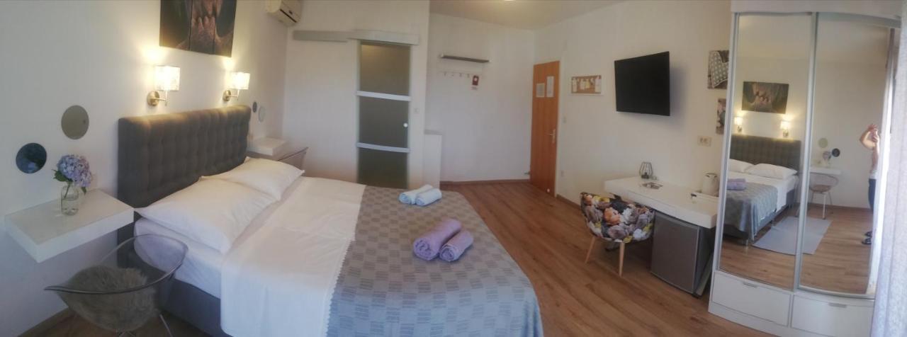 Riviera Rooms And Apartments Palit ภายนอก รูปภาพ