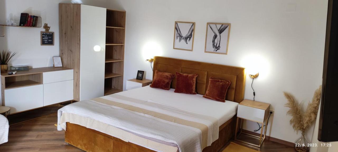 Riviera Rooms And Apartments Palit ภายนอก รูปภาพ