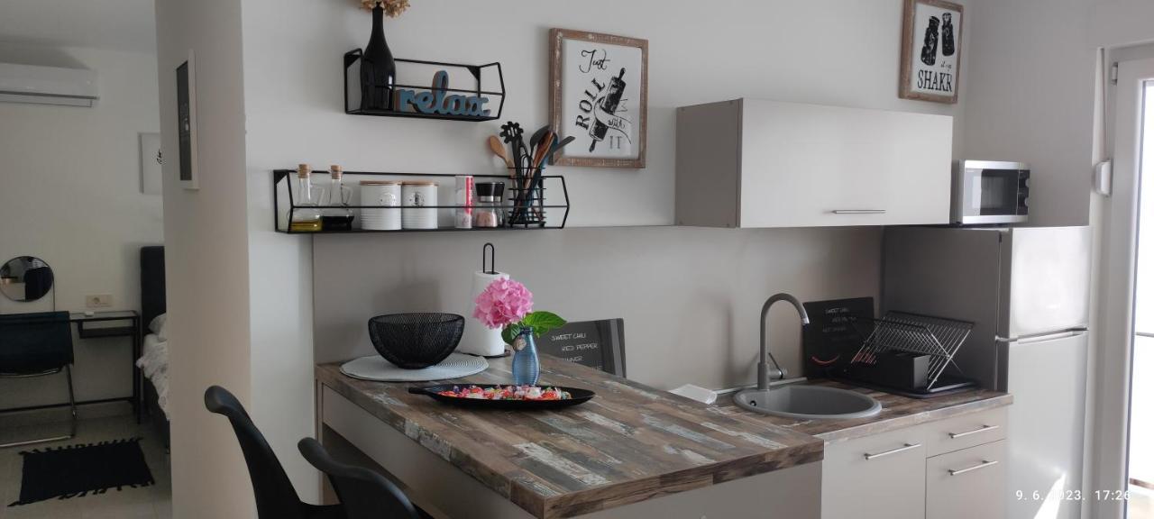 Riviera Rooms And Apartments Palit ภายนอก รูปภาพ